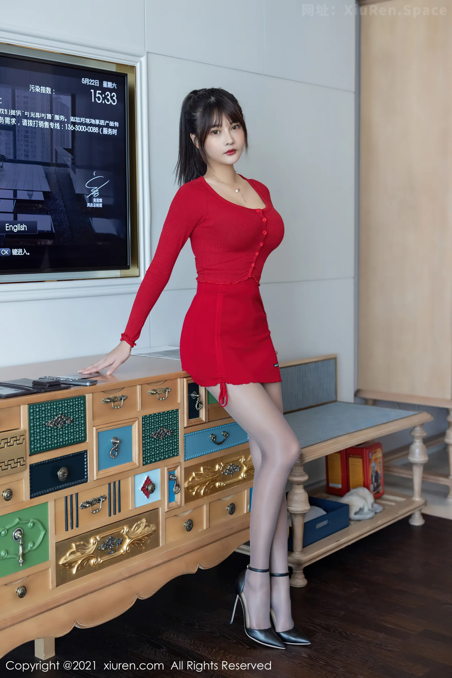 图片[3]-[XiuRen秀人网]VOL.3574 模特萌奈子私房半脱露超薄无内黑丝裤袜秀翘臀屁沟诱惑写真48P-秀人网官方网站